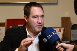El economista Damián Di Pace brindó una charla este martes en la Cámara Argentina de la Construcción Delegación Ciudad de Santa Fe. Foto: Manuel Fabatía