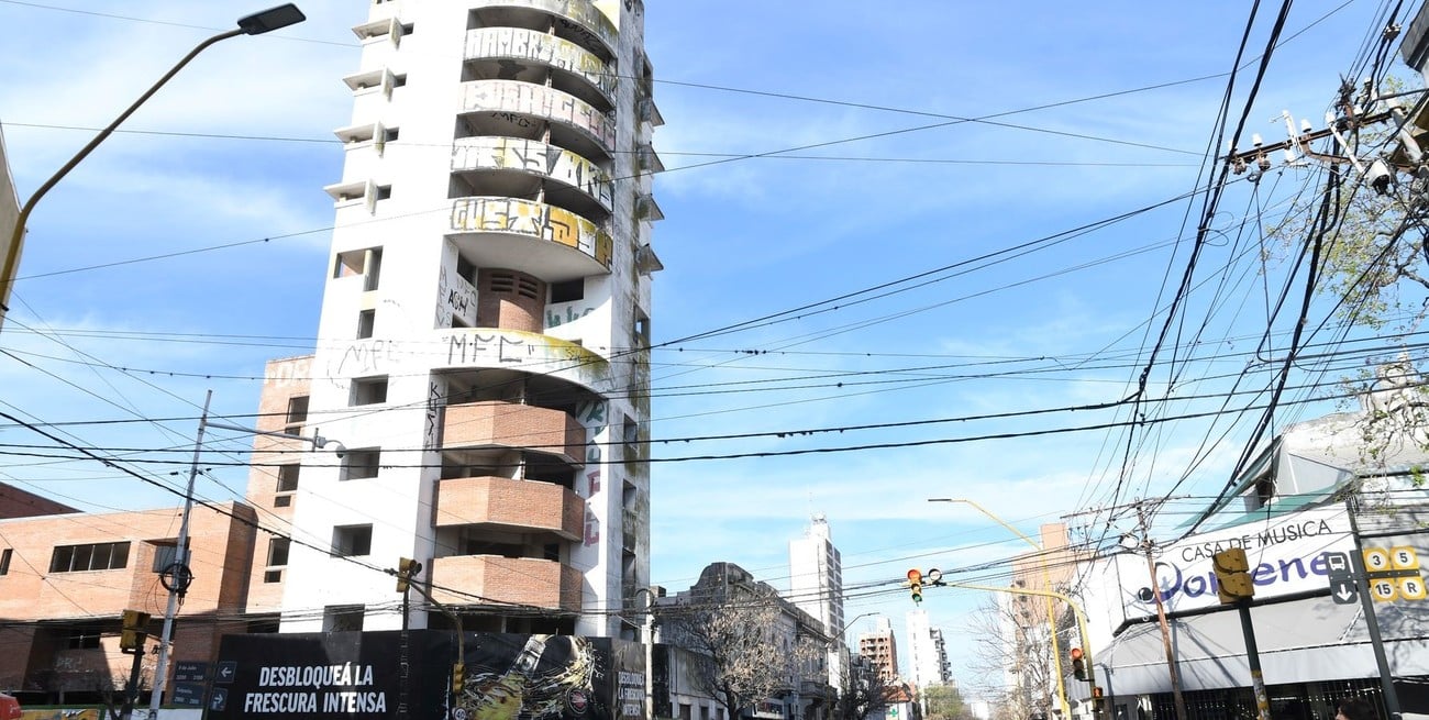 Una carta abierta y el insólito caso de una caries urbana cuyos dueños deben $26 millones de TGI