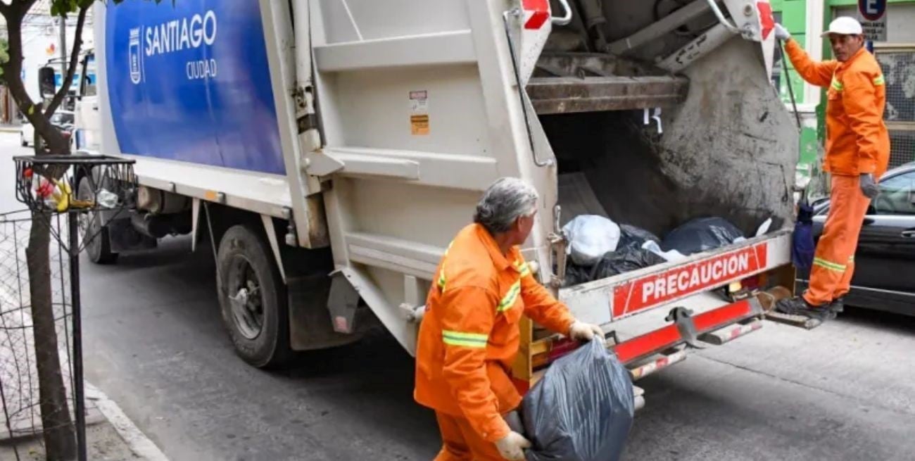 En Santiago del Estero: un recolector murió aplastado por un camión de basura y detuvieron a un compañero