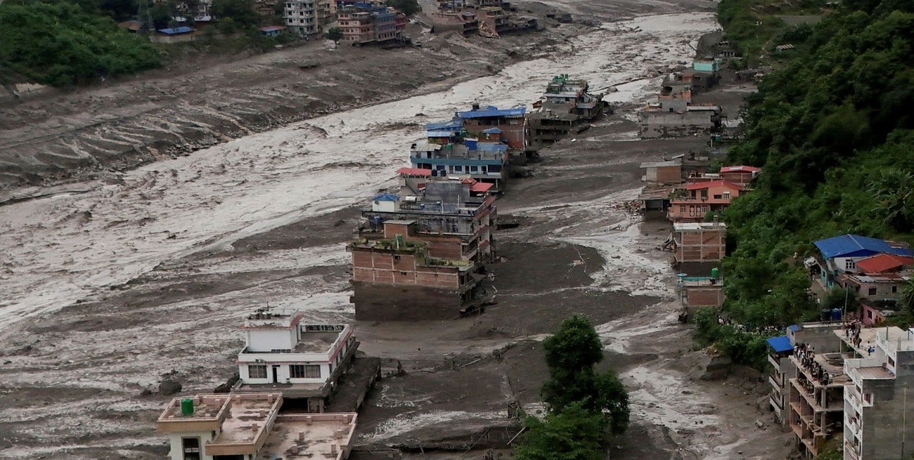 Una fuerte crecida dejó al menos 22 muertos y cientos de desaparecidos entre Nepal y Tíbet