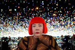 La partida de Yayoi Kusama marca la pérdida de una vanguardista incansable que supo transformar sus propias obsesiones en un lenguaje estético universal. REUTERS/Mike Segar