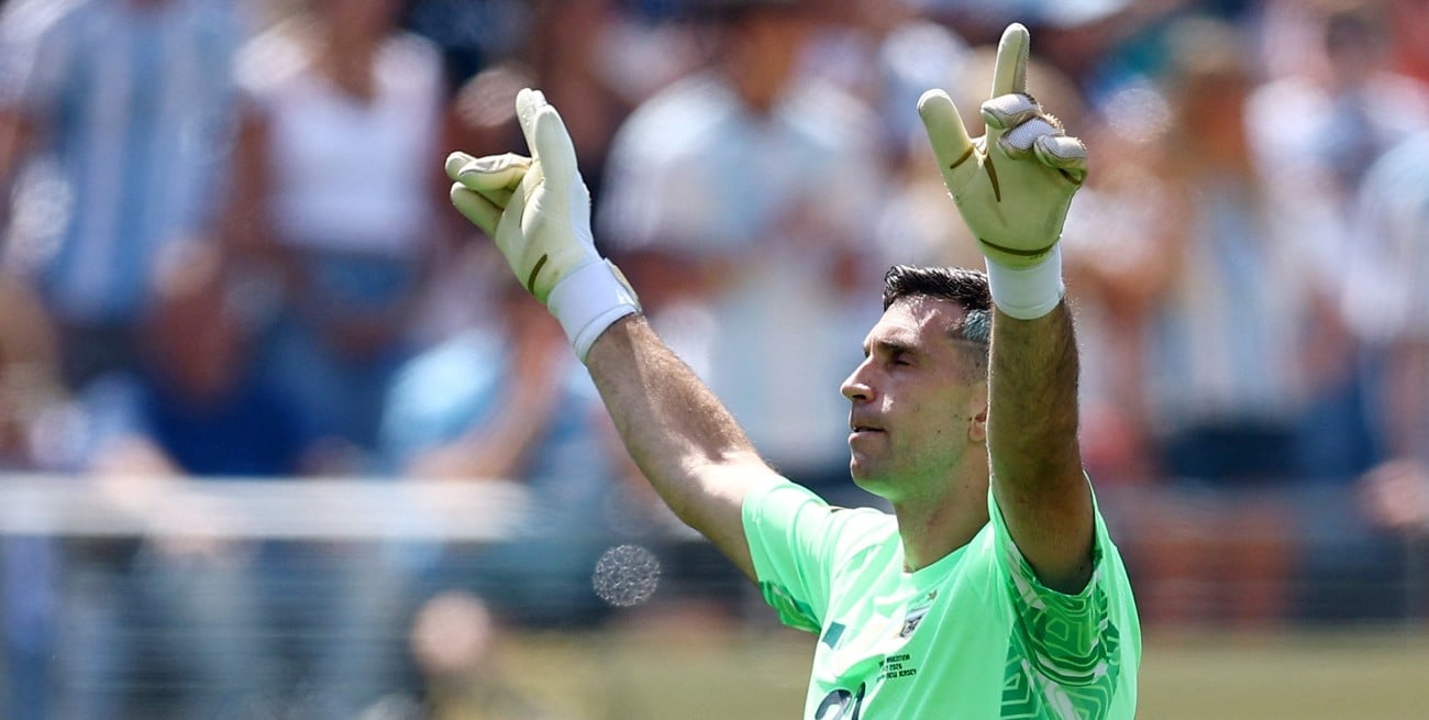 Dibu Martínez cambia de aire: acordó su llegada al Chelsea
