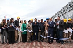 Pullaro y Frigerio inauguraron el renovado muelle de la Terminal Fluvial de Rosario.