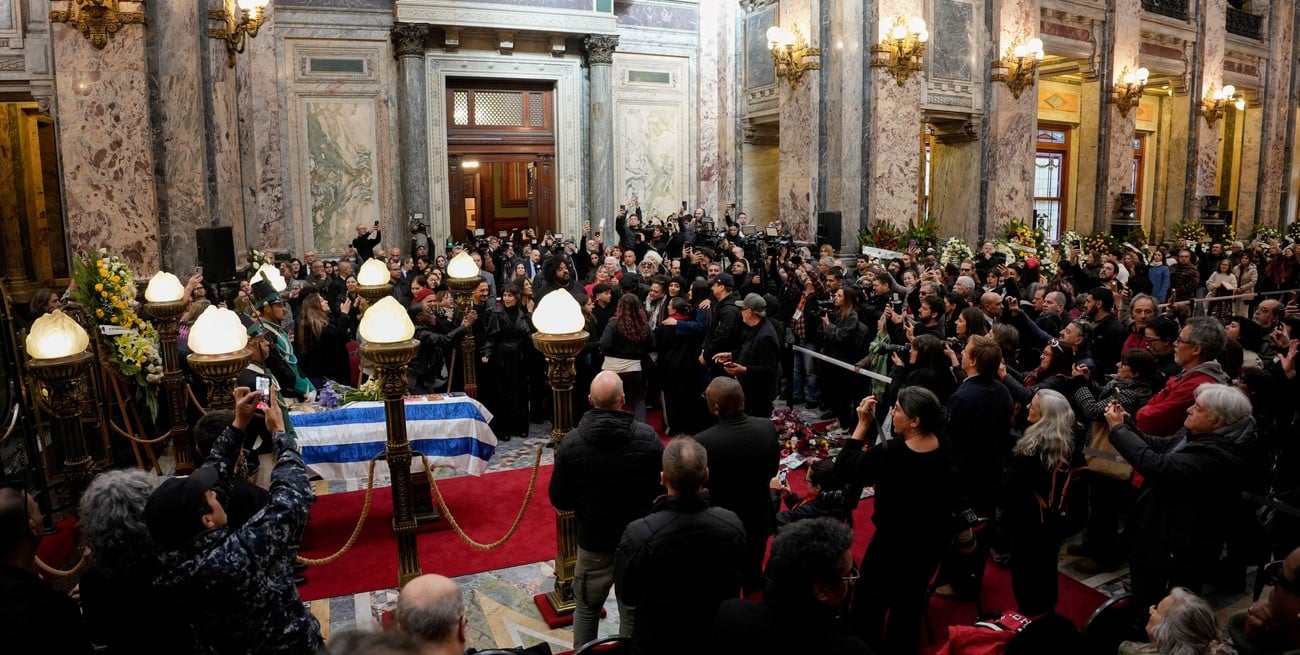 “No quiero llanto ni pena”: despidieron a Rubén Rada a pura plena