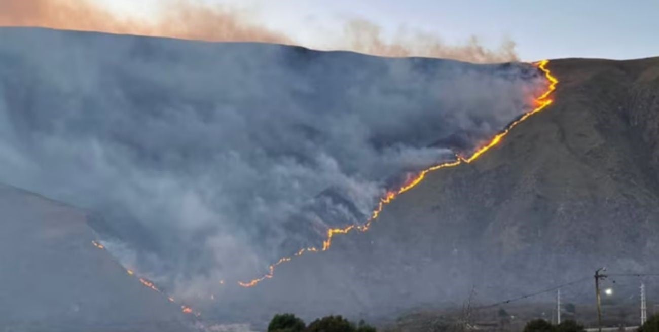 Incendio forestal en Catamarca: más de 100 hectáreas fueron afectadas y continúa el operativo para contener el fuego