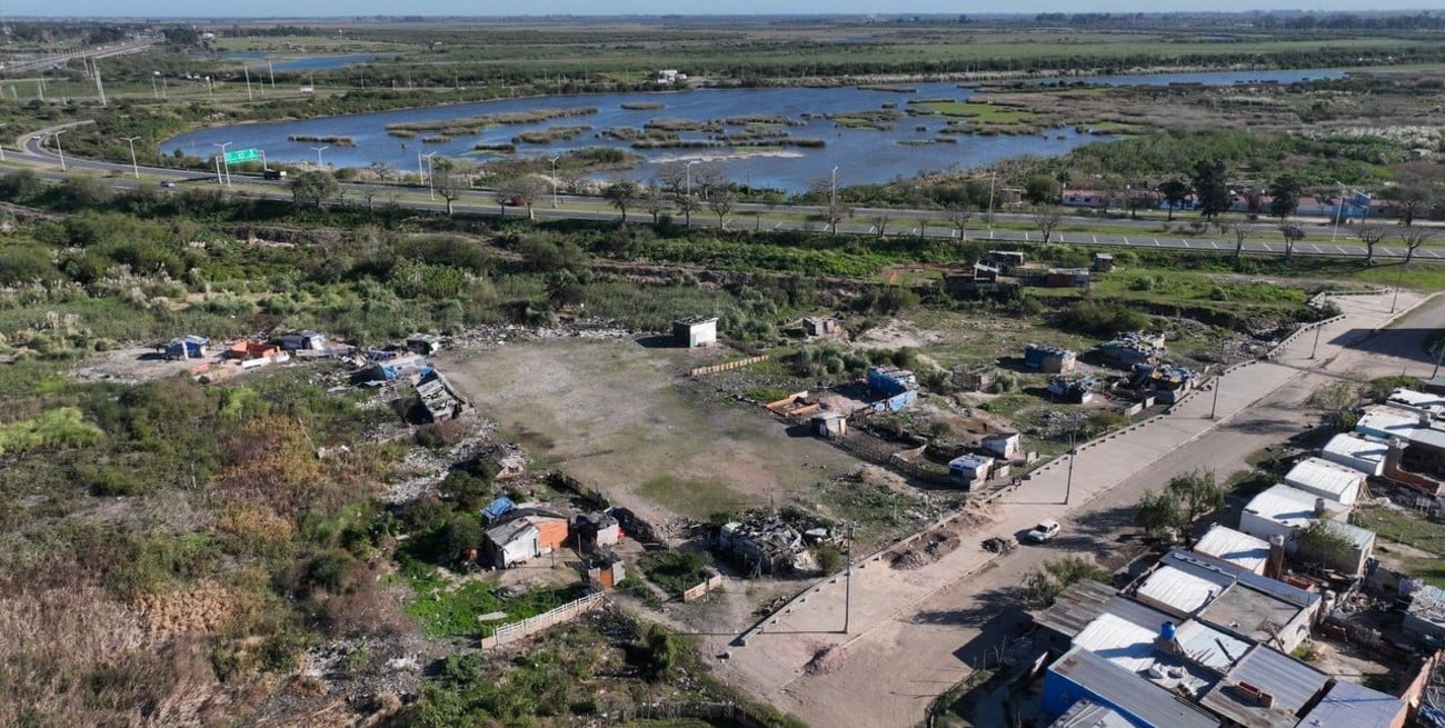 Con "El Niño" cerca, un informe pone el foco en las familias que viven dentro de los reservorios