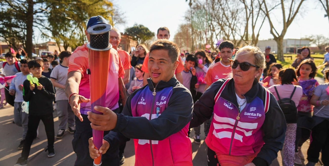 Armstrong se sumó a la cuenta regresiva de Santa Fe 2026 con el paso del Fuego Suramericano
