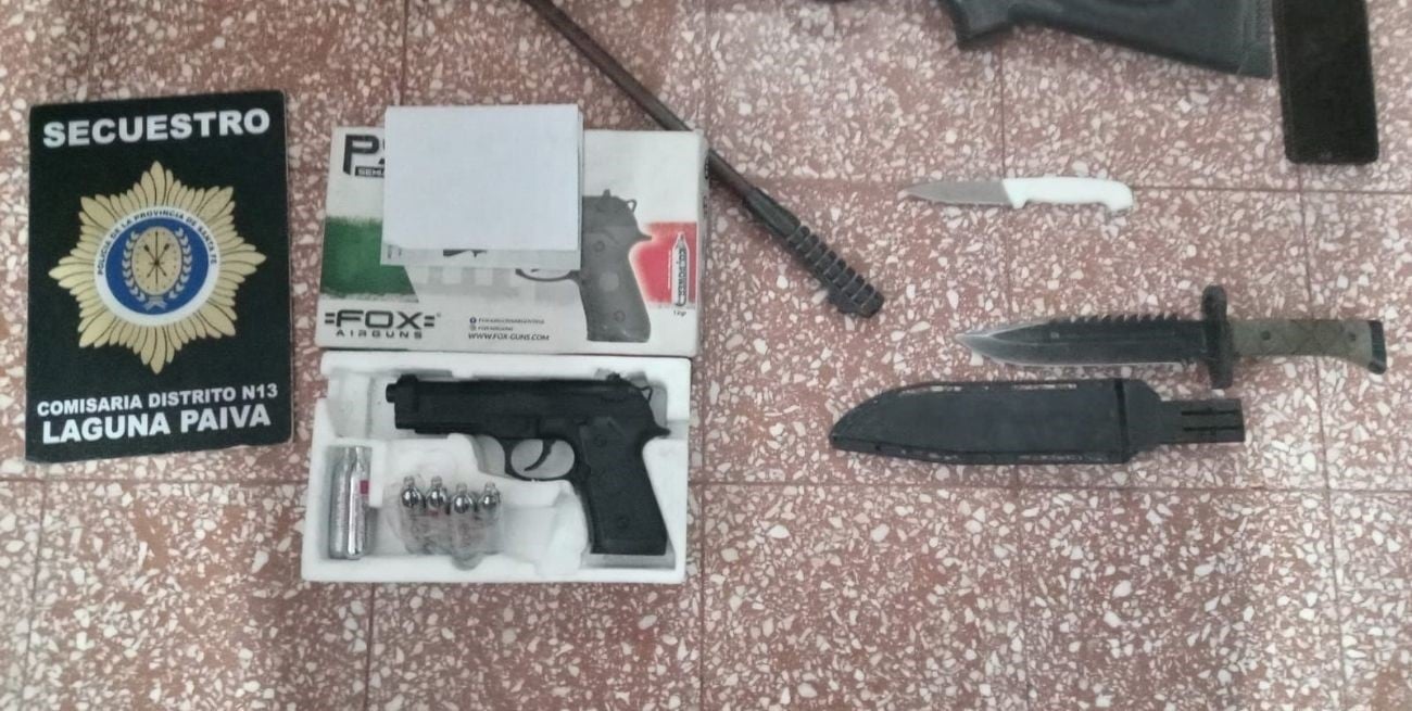 Adolescente amenazó a una compañera de la escuela con armas y cuchillos; terminó aprehendido