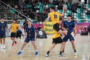 Test Event de handball: I.L Peretz y Alianza de Santo Tomé en el Invencible Santa Fe. Foto: Fernando Nicola