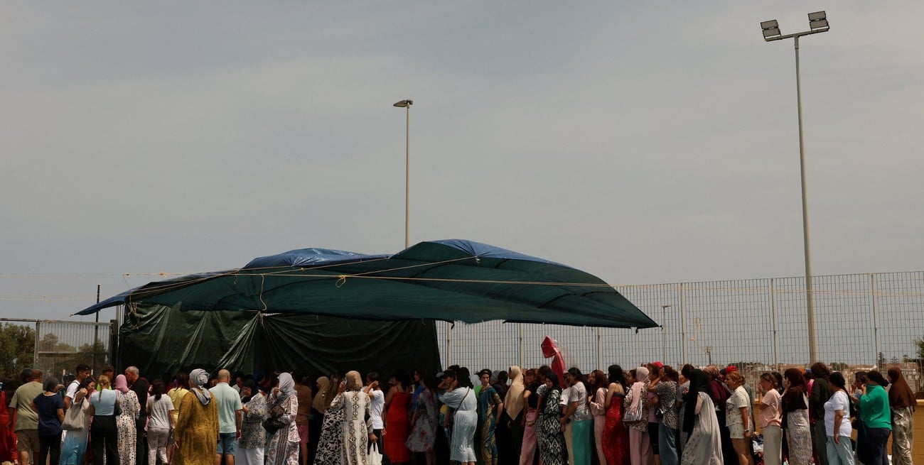 Detienen a cuatro personas por apedrear a una patrulla militar en la frontera de Ceuta