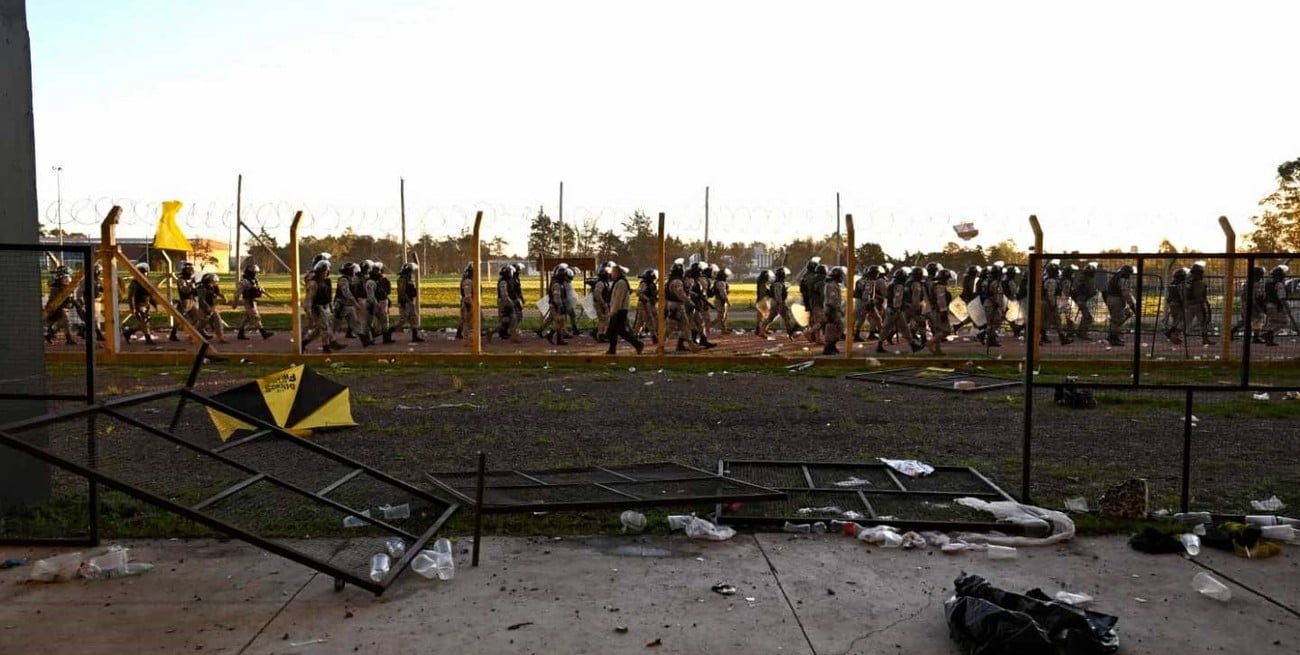 Incidentes tras el clásico entre Peñarol y Nacional: piedrazos, balas de goma y gas pimienta