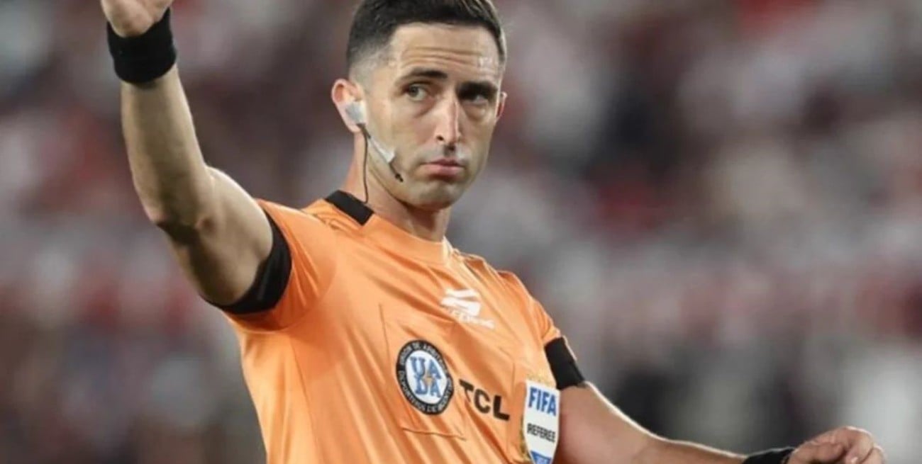 Dos árbitros suspendidos por la polémica decisión de anular un gol de Vélez ante Riestra