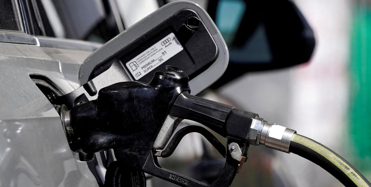 Aplazó de nuevo Nación el impuesto a los combustibles, en pleno debate por los fondos viales