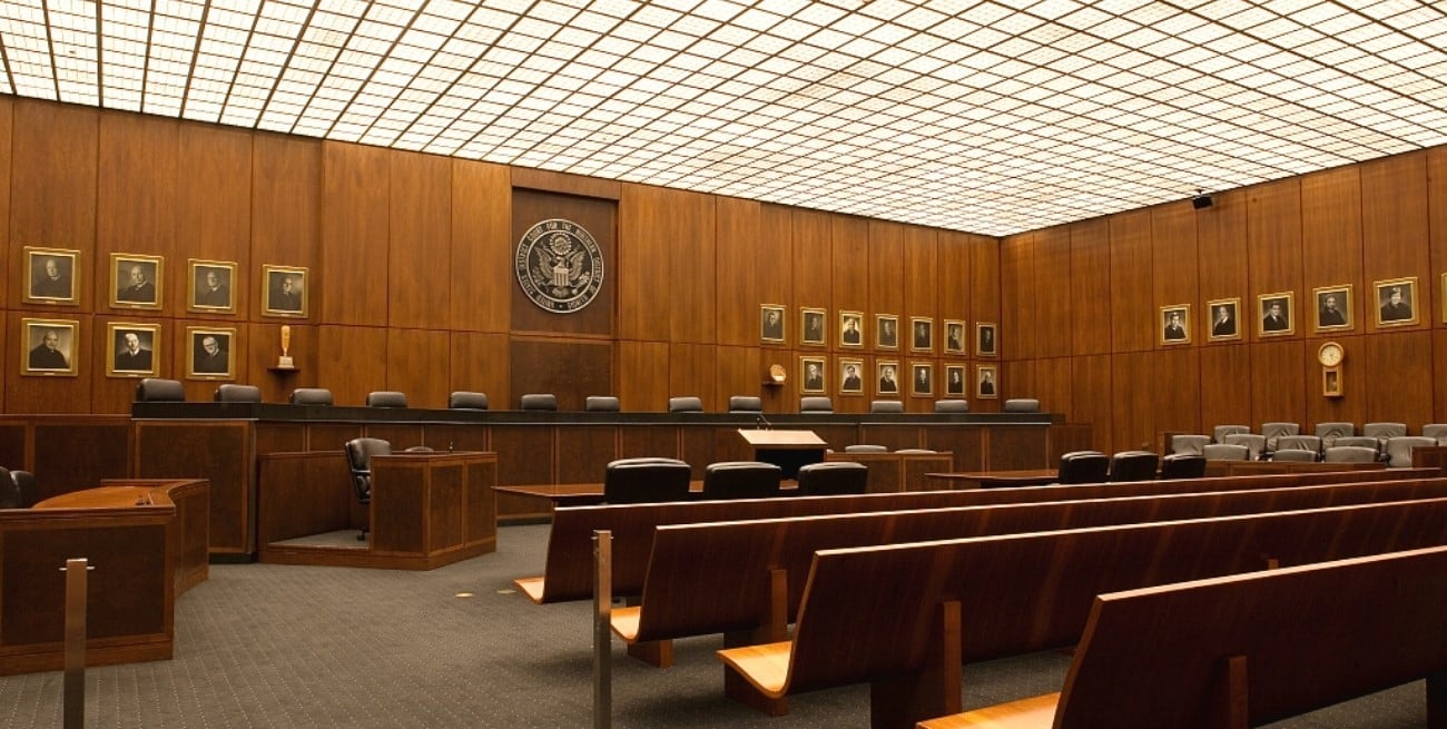 Un fallo judicial en Estados Unidos avaló la posesión de pornografía infantil generada con IA