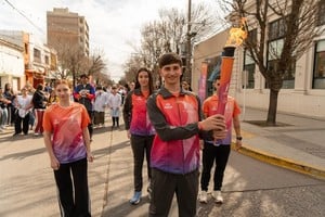 Tras su emotivo paso por Firmat, la Antorcha Suramericana continúa hacia Casilda