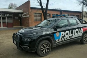 Al llegar al lugar, los agentes entrevistaron a la directora del establecimiento, quien manifestó que había tomado conocimiento de la situación a través de una docente de quinto año.