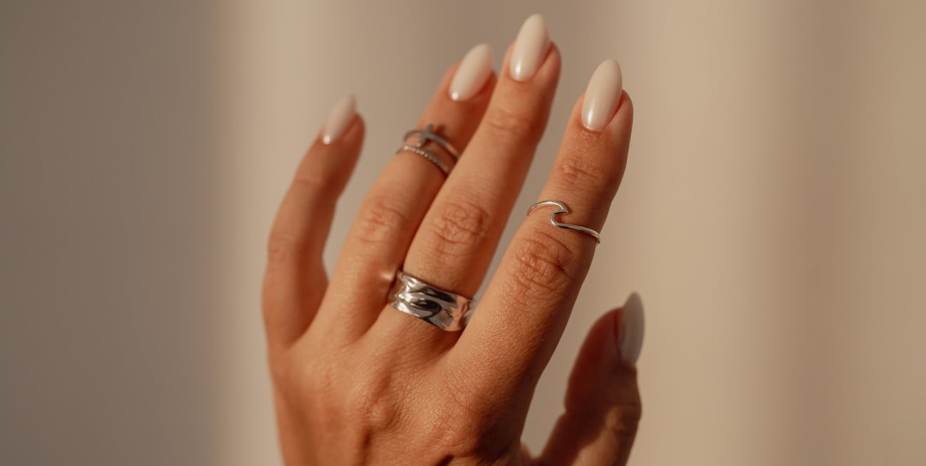 El color de uñas que arrasa en 2026: es elegante y combina con todo