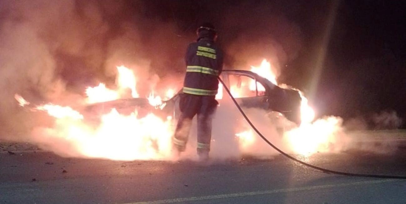 Dos vehículos incendiados; en Santo Tomé y en el acceso a Alto Verde