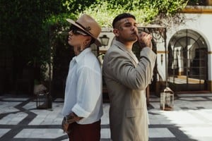 Tras consolidar exitosas carreras solistas y conquistar escenarios en Latinoamérica, Estados Unidos, Europa y Asia, C.R.O y Homer El Mero Mero vuelven a unir fuerzas. Foto: Gentileza Nocita Music