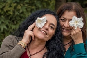Suñé y Goldsack tomaron su nombre del álbum “Madre en años luz” de Luis Alberto Spinetta, enlazando esta referencia con la maternidad como principio vital. Foto: Gentileza producción