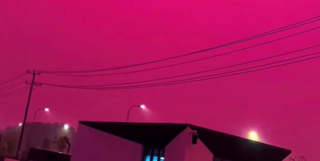 El cielo se tiñó de rosa en China antes de una feroz tormenta