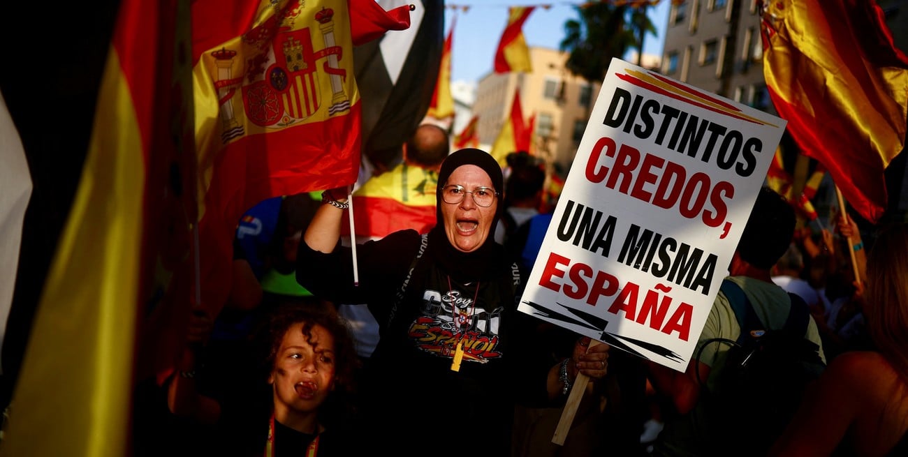 Miles de personas salen a las calles de toda España en apoyo a Ceuta por la crisis migratoria