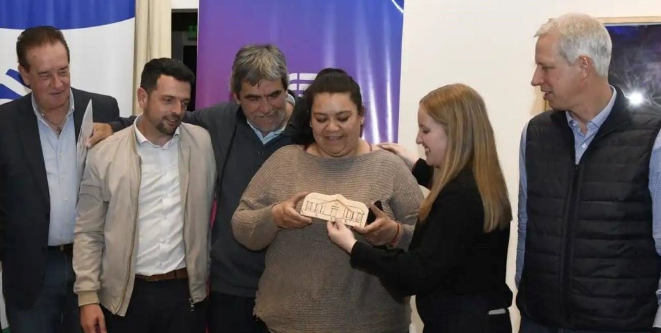 Victoria Tejeda encabezó en Avellaneda la entrega de escrituras y aportes del Programa Alentar