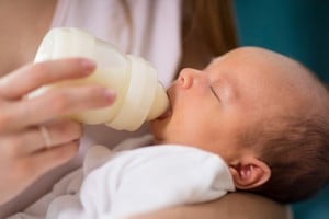 La APLV es una reacción del sistema inmunológico frente a una o más proteínas presentes en la leche de vaca.