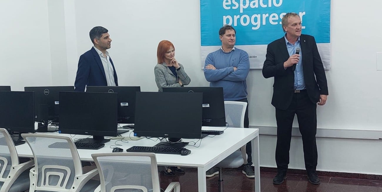 Inauguraron un nuevo espacio en la UTN Santa Fe para estudiar y trabajar en equipo