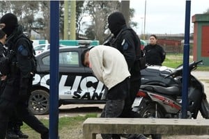 Traslado de presos a la nueva comisaría de Recreo. Foto: Flavio Raina