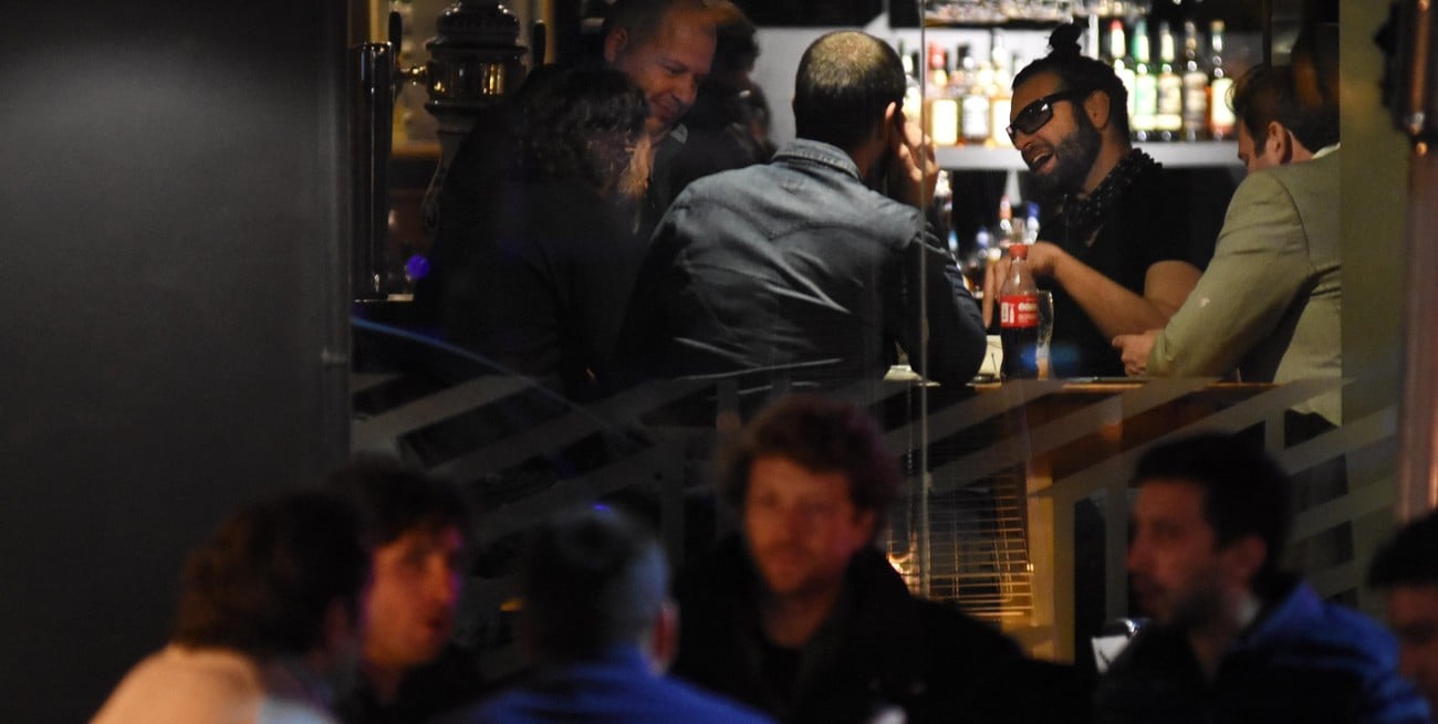 Los bares y restaurantes de Santa Fe, en "modo Suramericanos": podrán abrir hasta más tarde