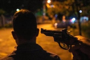 "(...) Sus enemigos tampoco le tuvieron compasión. Lo mataron de un balazo y se perdieron en la oscuridad. Como alimañas, se disputaron entre ellos los restos de un botín miserable".