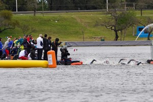 El clima fue uno de los desafíos durante el armado del circuito acuático. Crédito: Flavio Raina.