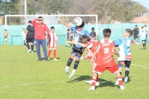 El predio CIFFU se convierte en el escenario ideal para que jóvenes talentos del fútbol muestren su destreza en un torneo que ya es tradición en la región. Fotos: Manuel Fabatía.