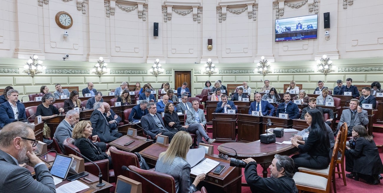 Aprueban los once pliegos de fiscales