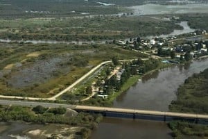 El vuelo técnico permitió observar ríos, arroyos, lagunas, canales y obras hidráulicas del norte santafesino.