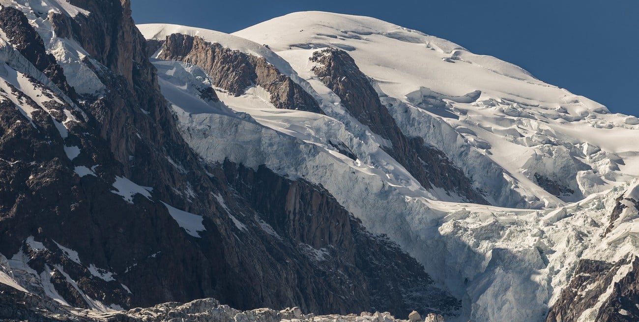 Tragedia en los Alpes franceses: murió un escalador argentino tras caer en el Mont Blanc y otro está internado