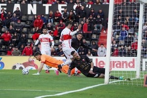 El partido fue parejo y Colón hasta tuvo dos opciones muy claras para convertir. Foto: Fernando Nicola