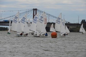 Los veleros de la clase snipe son una de las categorías que competirán en los Juegos, y este sábado realizaban una regata del campeonato local de la clase.

Victoria Cristina (archivo).