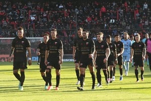El Sabalero buscó el empate en el segundo tiempo, pero no le alcanzó para rescatar un punto frente a su gente. Foto: Carolina Niklison