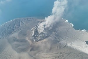 El volcán permanece en nivel III de alerta. Créditos: Reuters