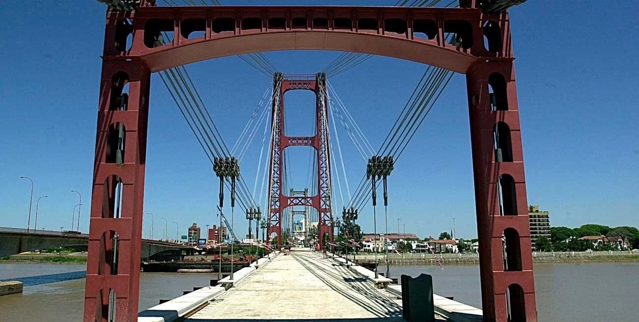 Hace 24 años se reinaguraba el Puente Colgante y cruzaban a pie los primeros santafesinos