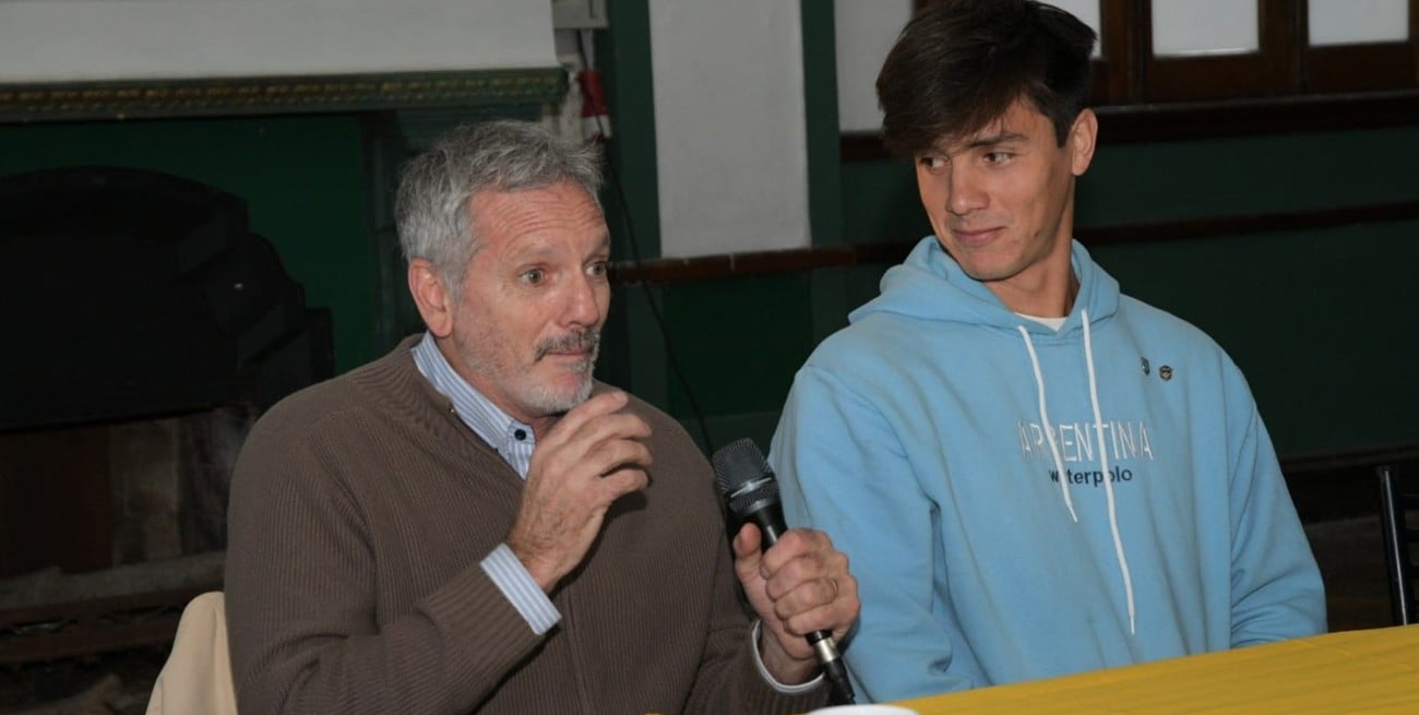 Regatas Santa Fe reconoció a Borzone y Fernández por su convocatoria a la Selección Argentina de waterpolo
