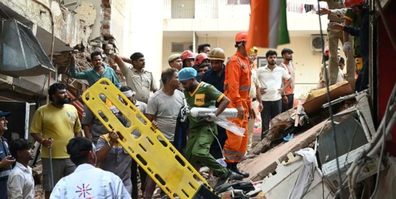 El derrumbe de un hostal universitario en India deja siete muertos