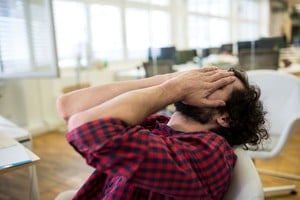 La depresión puede afectar el desempeño y el bienestar de los trabajadores.
