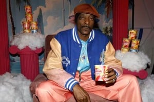 En su estilo característico, Snoop Dogg resumió la consigna principal del trabajo de forma directa: “Probar. Viajar. Descubrir. Informar a Snoop”.