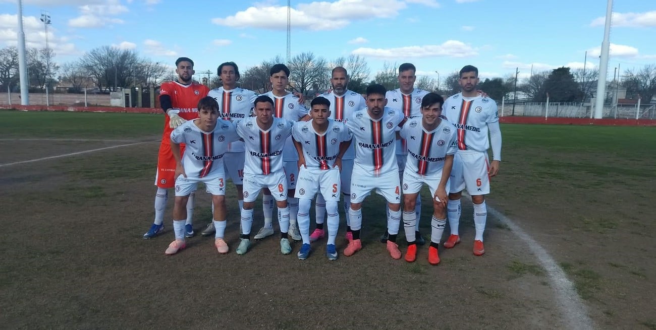 Cosmos empató y Colón de San Justo goleó, ambos en Esperanza