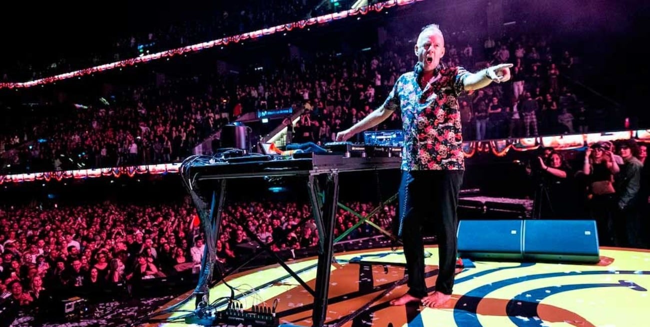 Fatboy Slim sorprendió en Buenos Aires con un homenaje a Messi y al Indio Solari