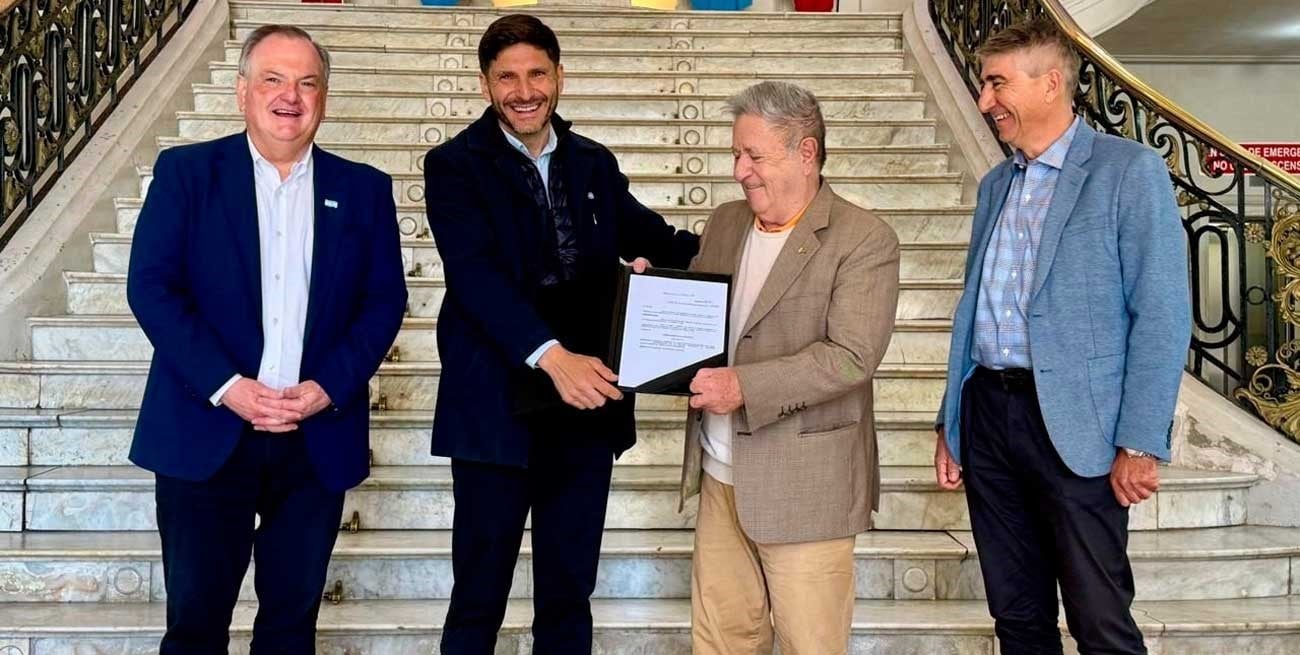 Mientras intenta un frente entre peronistas y radicales, Duhalde se entrevistó con Pullaro en Santa Fe