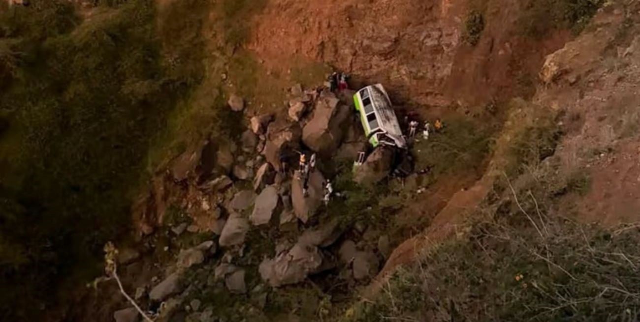 Accidente en Cabo Verde: 25 muertos tras caer un autobús por un barranco